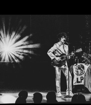 LP Instagram - Mexico 🇲🇽 to Paris 🇫🇷to Manchester 🇬🇧!! What a ride !! Thank you all so much for all the love and affection and for traveling far and wide (some people seeing multiple shows) and singing your hearts out! I love you! Thank you to @alexiaulibarridesign and @denimrevivalus for the beautiful suits ❤️. See you tonight Glasgow !!!