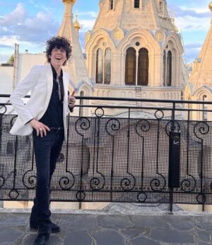 LP Instagram - Mexico 🇲🇽 to Paris 🇫🇷to Manchester 🇬🇧!! What a ride !! Thank you all so much for all the love and affection and for traveling far and wide (some people seeing multiple shows) and singing your hearts out! I love you! Thank you to @alexiaulibarridesign and @denimrevivalus for the beautiful suits ❤️. See you tonight Glasgow !!!