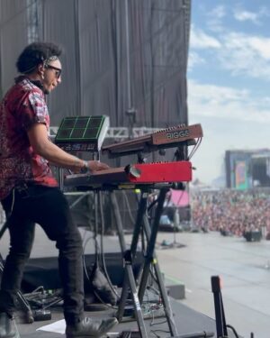 LP Instagram - Chile!! 🇨🇱!!! Thank you so much for today @lollapaloozacl !! Our hearts are full ! We love you 🙏🏻❤️
