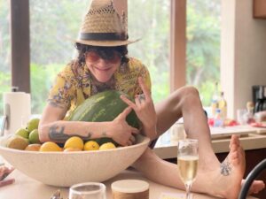 LP Instagram - love is love 🤠🥂🤘🍉😂