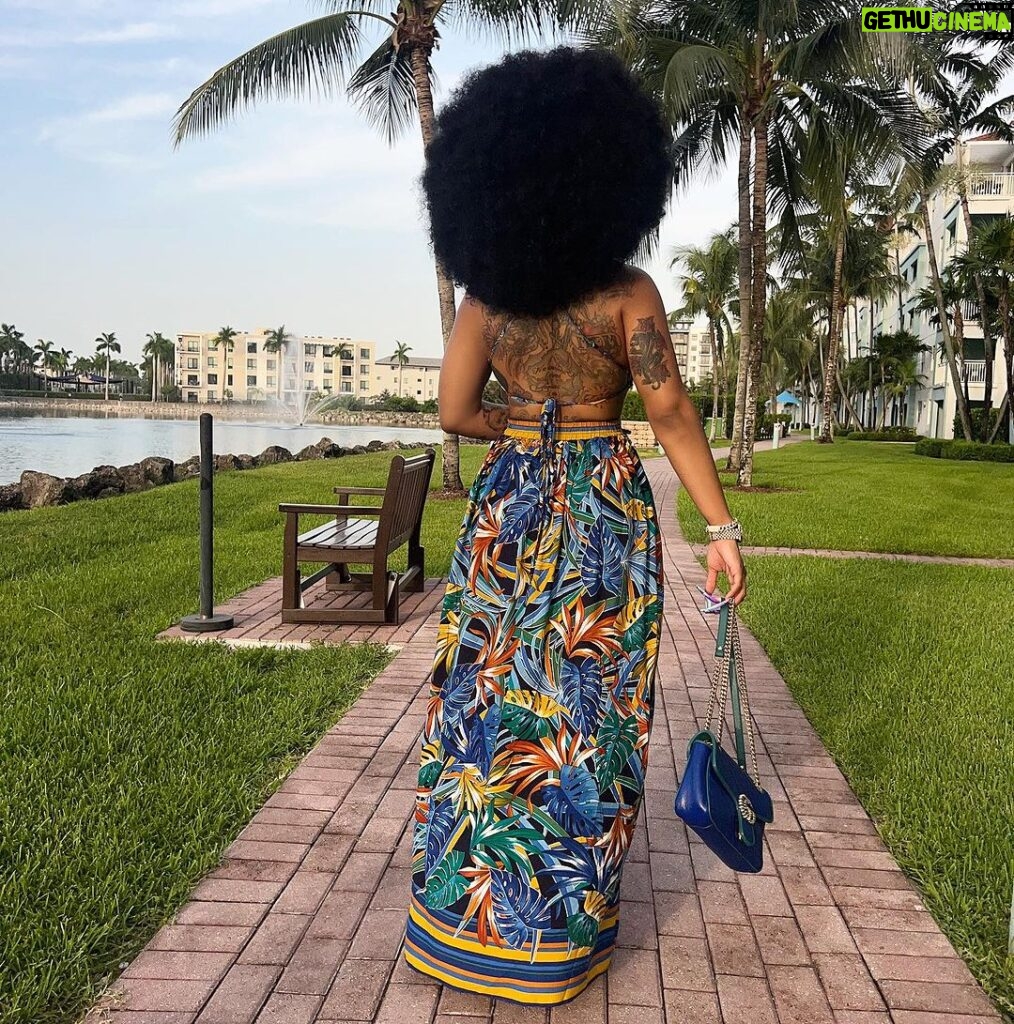 La Love The Boss Instagram - Tropical Mama 🌴 Miami, Florida