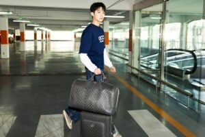 Lai Guan-lin Instagram - 🕶️ @gucci @sabatods
