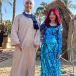 Laila Ahmed Zaher Instagram - Kol sana wenta tayb w gada3 w nafsytak helwa dayman ya amourr, yarab dayman tfdal nag7 w mahbob mn kol el nas kda msa i love you so much ya agmal w alaz wahd fel donia❤️❤️❤️❤️❤️❤️❤️❤️❤️❤️❤️❤️❤️❤️❤️❤️❤️❤️ و لو هتسألني ليه دراعي مقصوص فا احب افكرك ان فرح اللي مصورا الصورة 😅🤓