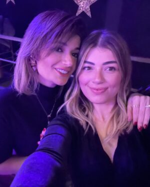 Layla Ahmed Zaher Instagram - Kol sana wenty mummy soghanana w amar w supportive w sadekty el sadoka w kol haga helwa fel donia di kolaha hya enty wallahi mamtyyy ❤️❤️❤️❤️❤️❤️
Happiest birthday to our source of happiness and our everything i love you QUEEN🤍👸🏼🤍
