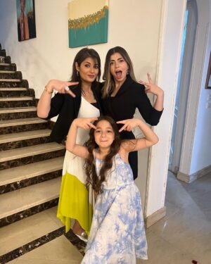 Layla Ahmed Zaher Instagram - Kol sana wenty mummy soghanana w amar w supportive w sadekty el sadoka w kol haga helwa fel donia di kolaha hya enty wallahi mamtyyy ❤️❤️❤️❤️❤️❤️
Happiest birthday to our source of happiness and our everything i love you QUEEN🤍👸🏼🤍