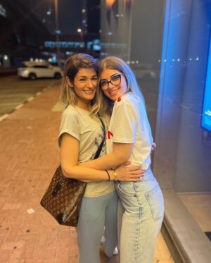 Layla Ahmed Zaher Instagram - Kol sana wenty mummy soghanana w amar w supportive w sadekty el sadoka w kol haga helwa fel donia di kolaha hya enty wallahi mamtyyy ❤️❤️❤️❤️❤️❤️
Happiest birthday to our source of happiness and our everything i love you QUEEN🤍👸🏼🤍