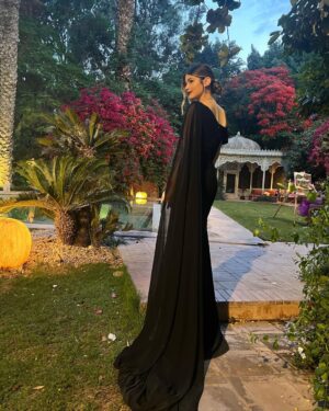 Layla Ahmed Zaher Instagram - Black always wins 🖤
 
Dress: @ateliermamzi 
Makeup: @dinaelkasheff 
Stylist: @mayajules 
Hair: @alfredandmina 
Jewelry: @iramjewelry_