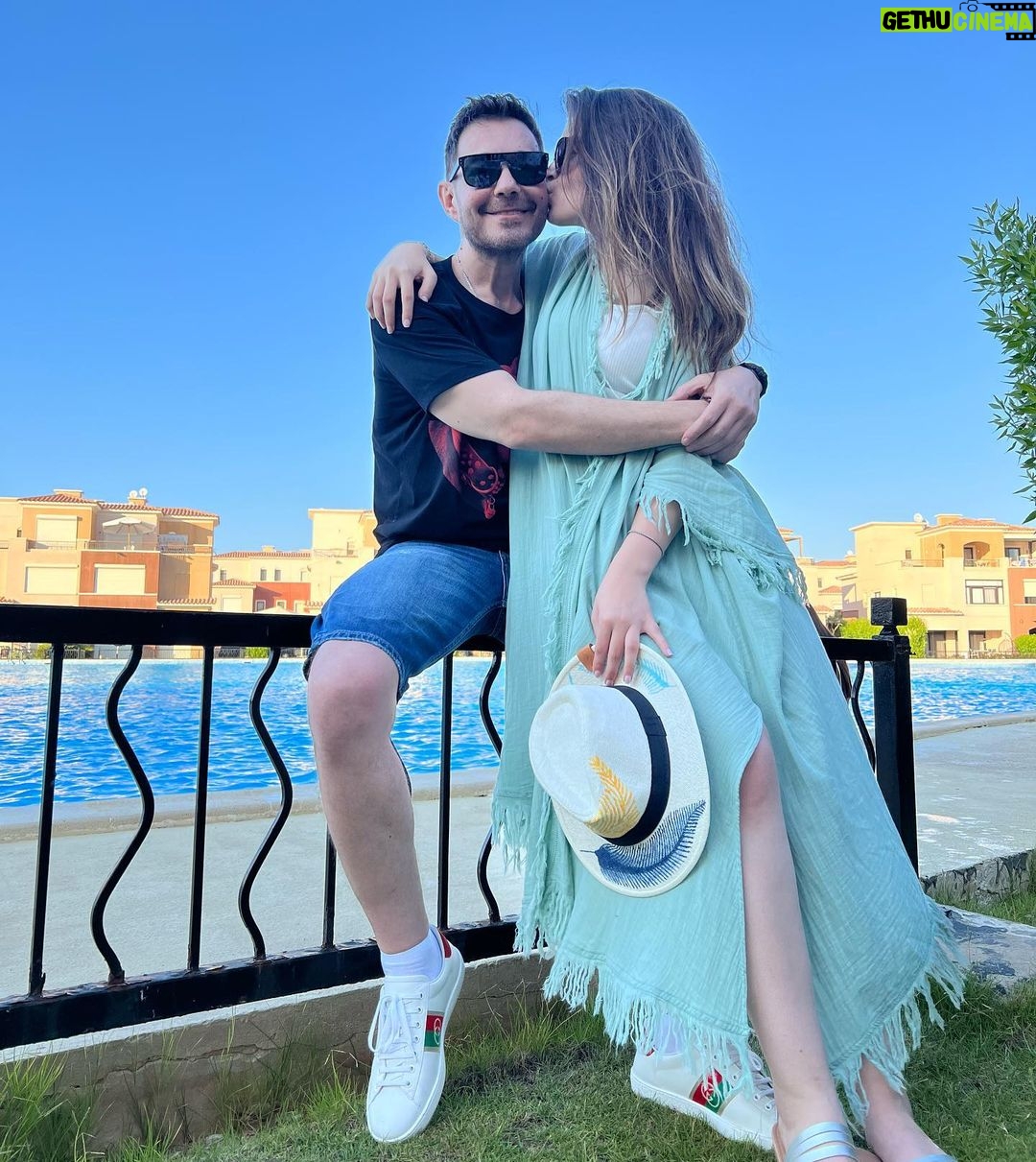 Layla Ahmed Zaher - 578.6K Likes - كل سنة وانت طيب يا احلي و اطيب و اجمل اب في الدنيا كل سنة و انت الظهر و السند و الآمان ربنا يحفظك و يخليك لينا و نفضل دايما رافعين راسك و مشرفينك
بحبك قوي ❤️