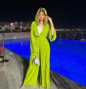 Layla Ahmed Zaher Instagram - Ramadan nights ft. @iramjewelry_ ✨🌙

Jumpsuit: @norhanelshouradesigns 
Bag: @treasure_box_by_rashmaa