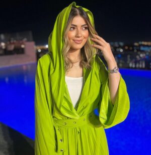 Layla Ahmed Zaher Instagram - Ramadan nights ft. @iramjewelry_ ✨🌙

Jumpsuit: @norhanelshouradesigns 
Bag: @treasure_box_by_rashmaa
