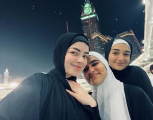 Layla Ahmed Zaher Instagram - Blissful escape 🕋🤍🕊️ الحمدلله