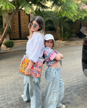 Layla Ahmed Zaher Instagram - عيد ميلاد بنوتي و نسختي الصغيرة اللي مش مصدقة انها بتكبر قدام عيني ما شاء الله ربنا يحفظك يا حبيبتي💕

Happy birthday to my other copy and my daughter, may god bless our special bond 
Love you my baby girl and my superstar 💖💕💕💕💕💕💖