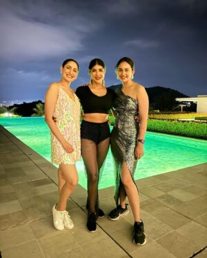 Lakshmi Manchu Instagram - Rewinding the best vacay vibes with the fam. 🌊✨ #ThrowbackThursday