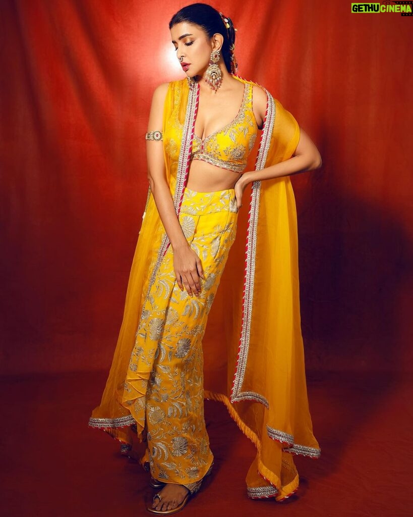 Lakshmi Manchu Instagram - Perfect मेहंदी look for the wedding season💛🫶 #AbDonoBhagna-Ni