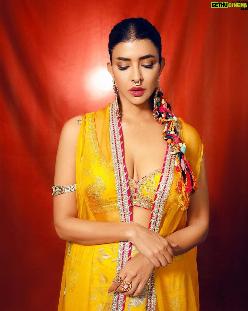 Lakshmi Manchu Instagram - Perfect मेहंदी look for the wedding season💛🫶 #AbDonoBhagna-Ni