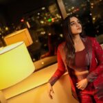 Lakshmi Nakshathra Instagram - Just Another Day In London 💫 Wearing @jazaashdesignstudio 📸. @bnx_ben Mua @jijo_jo_the_makeup_artist #lakshminakshathra London, United Kingdom