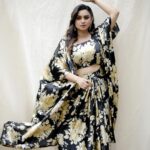 Lakshmi Nakshathra Instagram - Florals 💫❤️ Muah @shoshank_makeup Outfit @thantrek.design.couture 📸. @mr.canographers Styling @stylewithandriya Jwlry @adorebypriyanka #lakshminakshathra