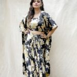 Lakshmi Nakshathra Instagram - Florals 💫❤️ Muah @shoshank_makeup Outfit @thantrek.design.couture 📸. @mr.canographers Styling @stylewithandriya Jwlry @adorebypriyanka #lakshminakshathra