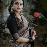 Lakshmi Nakshathra Instagram - “Saree: My happy place.” 📸. @ashif__cinematographer Saree @mloft_by_joeljacobmathew Blouse designed @acornfashionlines Muah @raseenas_hairsecret Retouch @liju_photographyoff Styling @stylewithandriya #lakshminakshathra
