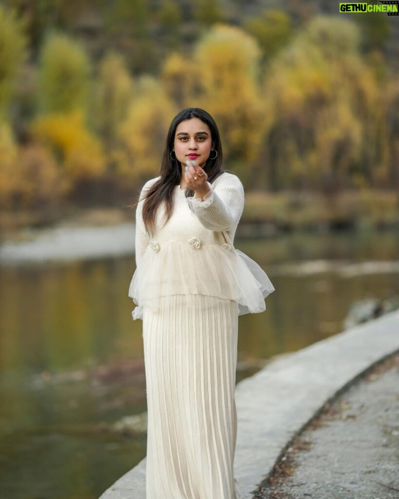 Lakshmi Nakshathra Instagram - Happy New Year EveryOne 💫🤗❤ #newyear #happynewyear #2024 #welcome 📸. @libzalonso Outfit @western_lady_ Styling @janaki_remya Kashmir