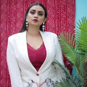 Lakshmi Nakshathra Instagram - Flawless, fearless, and fabulous 💫

#lakshminakshathra 

Outfit @qaleeziya 
📸. @mr.canographers 
Muah @mukeshmuralimakeover
Styling @stylewithandriya @andriya_nunez 

#lakshminakshathra