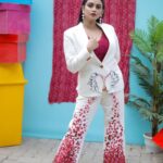 Lakshmi Nakshathra Instagram - Each outfit showcase its Theme ! Find your own 💫💫 Outfit @qaleeziya 📸. @mr.canographers Muah @mukeshmuralimakeover Styling @stylewithandriya @andriya_nunez #lakshminakshathra