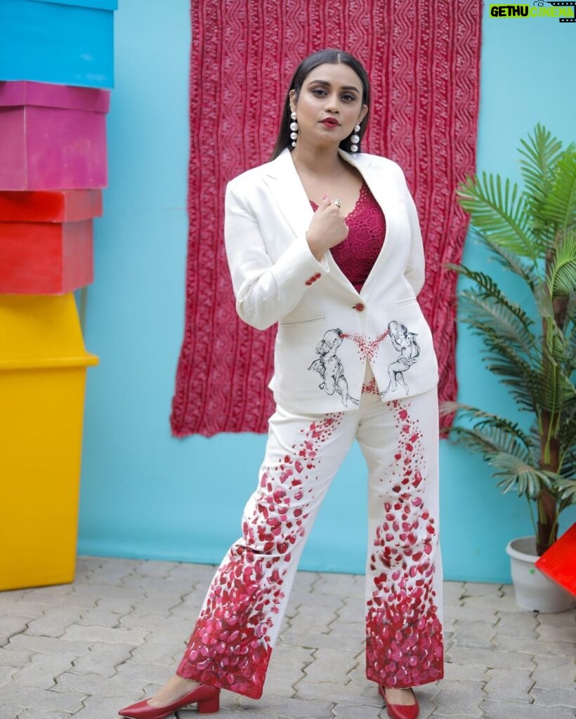 Lakshmi Nakshathra Instagram - Each outfit showcase its Theme ! Find your own 💫💫 Outfit @qaleeziya 📸. @mr.canographers Muah @mukeshmuralimakeover Styling @stylewithandriya @andriya_nunez #lakshminakshathra