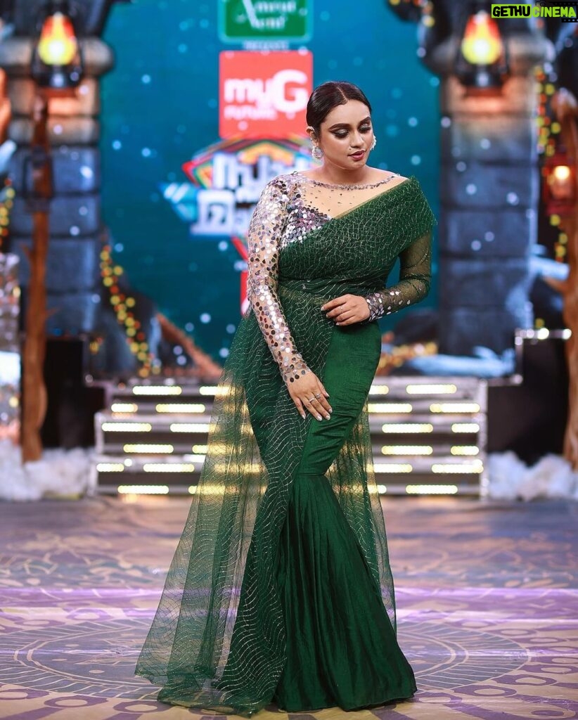 Lakshmi Nakshathra Instagram - Be cool and adore my greens! 💫 📸. @jinishphotogenic Outfit @aura_by_stini Muah @mukeshmuralimakeover Styling @stini__francis