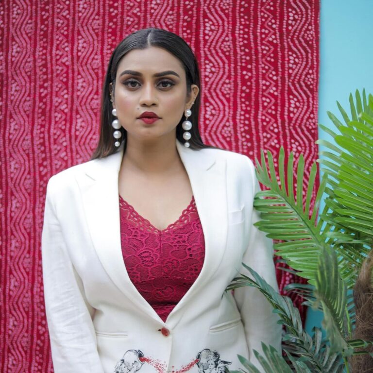 Lakshmi Nakshathra Instagram - Flawless, fearless, and fabulous 💫 #lakshminakshathra Outfit @qaleeziya 📸. @mr.canographers Muah @mukeshmuralimakeover Styling @stylewithandriya @andriya_nunez #lakshminakshathra