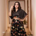 Lakshmi Nakshathra Instagram - Muah @sreegeshvasan_makeupartist 📸. @anil_pattathuvalappil Outfit @raimes_designerboutique Styling @stylewithandriya #lakshminakshathra