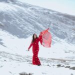 Lakshmi Nakshathra Instagram - Snow, Chiffon Saree and a Background Score 💫 A little more filmy😜 Loving This Snow 💫 📸. @libzalonso Saree @varnudais