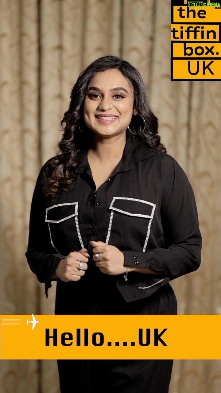 Lakshmi Nakshathra Instagram - Hello UK 😍 UK Malayalees , iam coming to see you all for the Grand Opening of @thetiffinboxuk , Coventry , @UK 🤗❤️ #lakshminakshathra #inauguration #grandopening #uk #england #coventry #restaurant #london #tiffinbox #tiffinboxuk