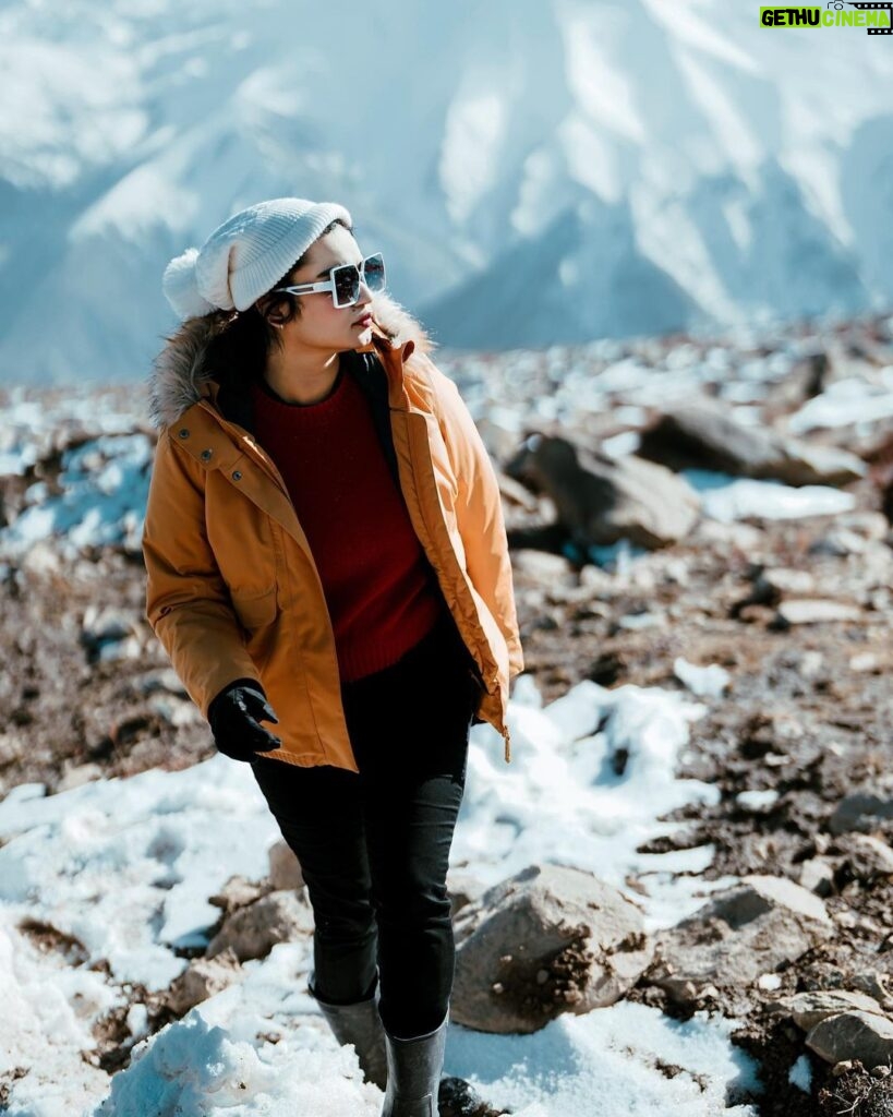 Lakshmi Nakshathra Instagram - These mountains and their never ending romance with the Snow ! #kashmir 📸. @libzalonso #lakshminakshathra #kashmir #kashmirdairies #kashmirtourism #gulmarg Kashmir