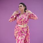 Lakshmi Nakshathra Instagram – The Florals 💫

#lakshminakshathra 

📸. @mr.canographers 
Outfit @lakshmi_nakshathra 😎
Bloused Designed @chakitha_designs 
Muah @mukeshmuralimakeover 
Styling @stylewithandriya