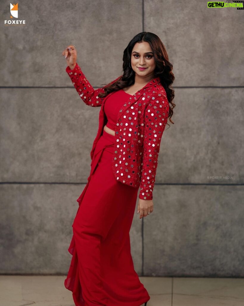 Lakshmi Nakshathra Instagram - “Dressed to impress in this stunning red 💫😍 #lakshminakshathra 📸. @tomson_alex_ @foxeye_media_ Outfit @anina.boutique Muah @sindhu_valsan #lakshminakshathra