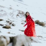 Lakshmi Nakshathra Instagram - Snow, Chiffon Saree and a Background Score 💫 A little more filmy😜 Loving This Snow 💫 📸. @libzalonso Saree @varnudais