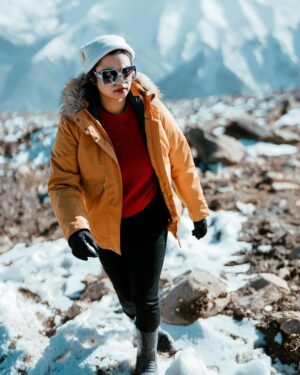 Lakshmi Nakshathra Instagram - These mountains and their never ending romance with the Snow !

#kashmir 

📸. @libzalonso

#lakshminakshathra #kashmir #kashmirdairies #kashmirtourism
#gulmarg