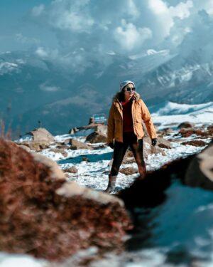 Lakshmi Nakshathra Instagram - These mountains and their never ending romance with the Snow !

#kashmir 

📸. @libzalonso

#lakshminakshathra #kashmir #kashmirdairies #kashmirtourism
#gulmarg