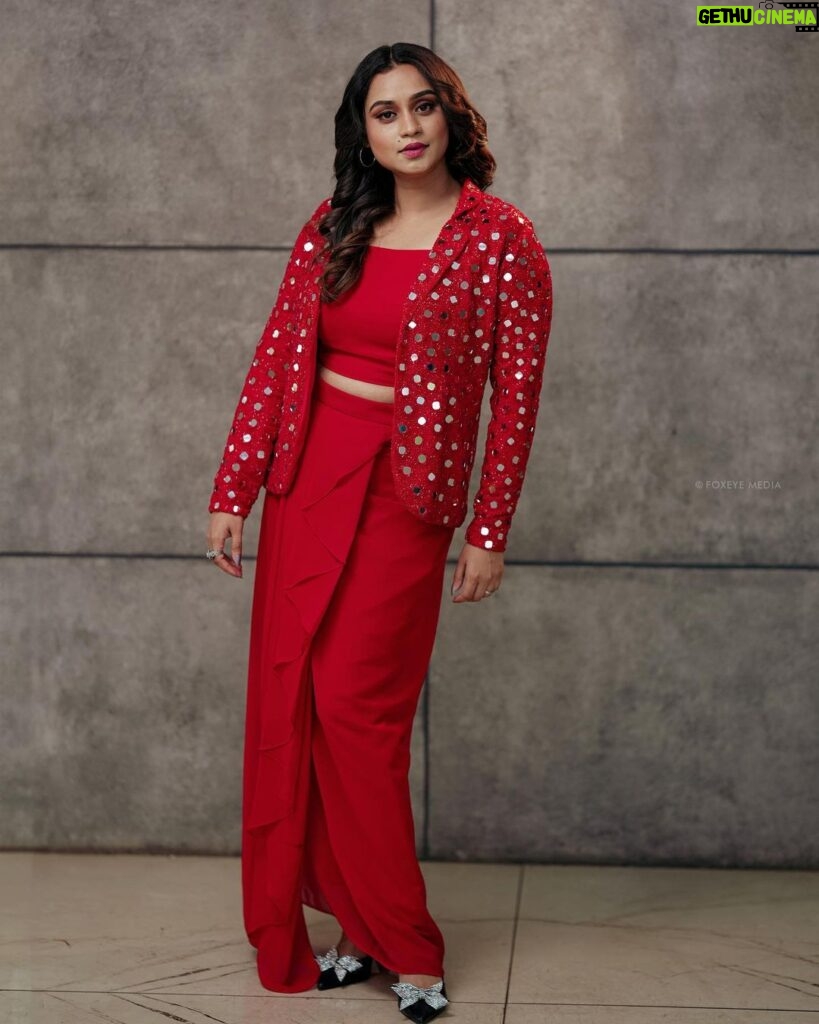 Lakshmi Nakshathra Instagram - “Dressed to impress in this stunning red 💫😍 #lakshminakshathra 📸. @tomson_alex_ @foxeye_media_ Outfit @anina.boutique Muah @sindhu_valsan #lakshminakshathra