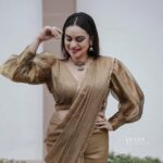 Lakshmi Nakshathra Instagram - My Bindhi ,jhumkas, my tradition, my pride.🤗❤️ 📸 @anoop_lights_own Outfit @milena.atelier Jwlry @srishti_terracottajewellery Muah @sreegeshvasan_makeupartist Styling @stylewithandriya @andriya_nunez #lakshminakshathra