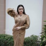 Lakshmi Nakshathra Instagram - My Bindhi ,jhumkas, my tradition, my pride.🤗❤️ 📸 @anoop_lights_own Outfit @milena.atelier Jwlry @srishti_terracottajewellery Muah @sreegeshvasan_makeupartist Styling @stylewithandriya @andriya_nunez #lakshminakshathra