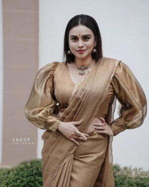 Lakshmi Nakshathra Instagram - My Bindhi ,jhumkas, my tradition, my pride.🤗❤️

📸 @anoop_lights_own 
Outfit @milena.atelier 
Jwlry @srishti_terracottajewellery 
Muah @sreegeshvasan_makeupartist 
Styling @stylewithandriya @andriya_nunez 

#lakshminakshathra