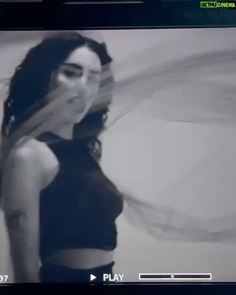 Lali Espósito Instagram - UN MES del lanzamiento de LALI DELUXE con su vinilo y su cortometraje "Mi Fiesta" ❤️🔥🥹 También hoy se cumplen 2 años del lanzamiento de la canción que cambió todo DISCIPLINA! El proceso creativo de este disco y como fue mutando en estos dos años la narrativa me transformaron no saben cuanto! GRACIAS♥️ Viva el POP!!!!!🔥🔥🔥🔥🔥 Siempre.