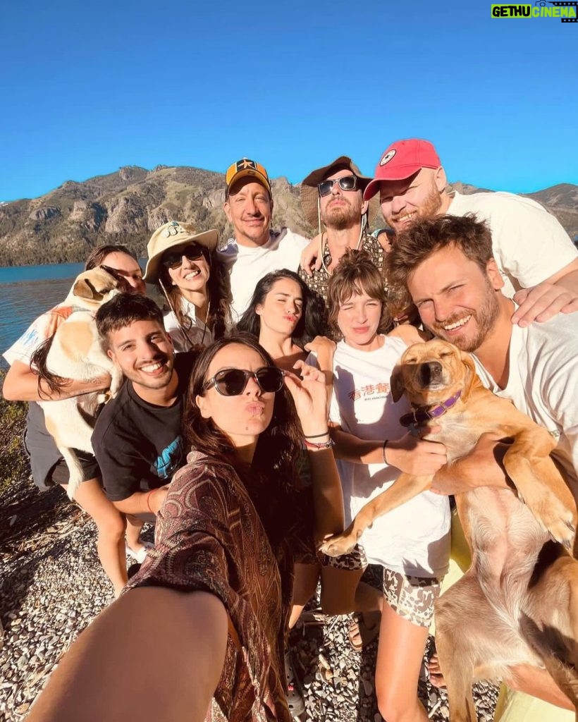 Lali Espósito Instagram - TODO pero TODO es mejor con los amigos♥ Felicidades para todos!!!!!