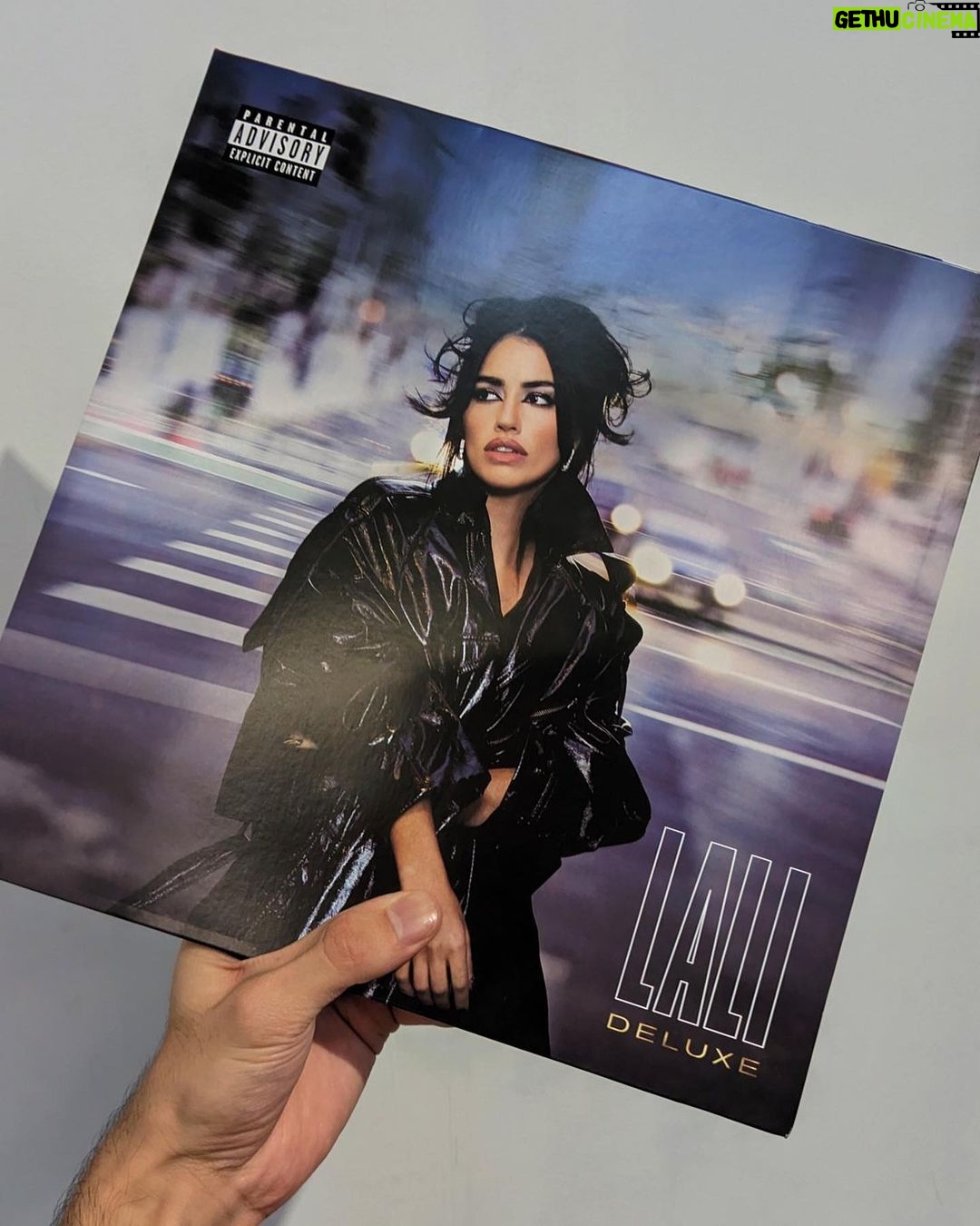 Lali Espósito Instagram - Este mes Saqué el vinilo de LALI deluxe Termine de filmar El Fin del Amor Filme un videoclip de algo que aún no salió Salió mi corto "Mi Fiesta" con dos canciones nuevas Recibí buenas noticias Festeje con amigos Célebre el amor Y una vez más (por vez número 1000 millones) confirme que el arte, el trabajo y los amigos son un remanso en este mundo enloquecido♥️ Gracias siempre a todos los que me dan su amor y apoyan a mi y a mi trabajo así! Besos para todos! 🫶
