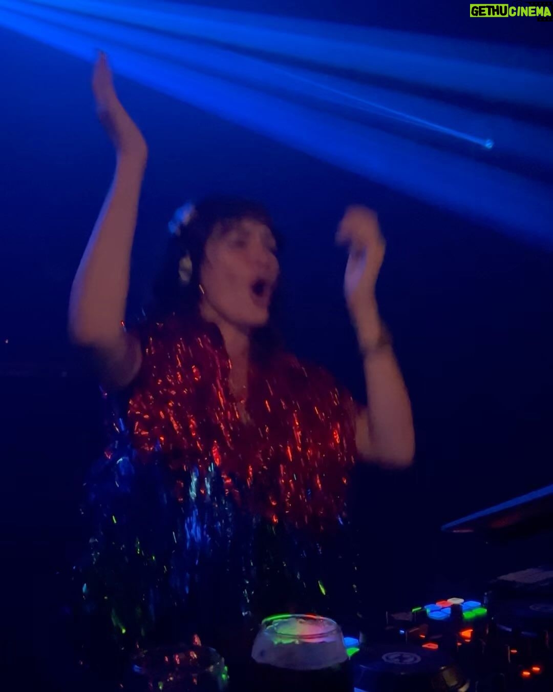 Lali Espósito Instagram - Este mes Saqué el vinilo de LALI deluxe Termine de filmar El Fin del Amor Filme un videoclip de algo que aún no salió Salió mi corto "Mi Fiesta" con dos canciones nuevas Recibí buenas noticias Festeje con amigos Célebre el amor Y una vez más (por vez número 1000 millones) confirme que el arte, el trabajo y los amigos son un remanso en este mundo enloquecido♥️ Gracias siempre a todos los que me dan su amor y apoyan a mi y a mi trabajo así! Besos para todos! 🫶