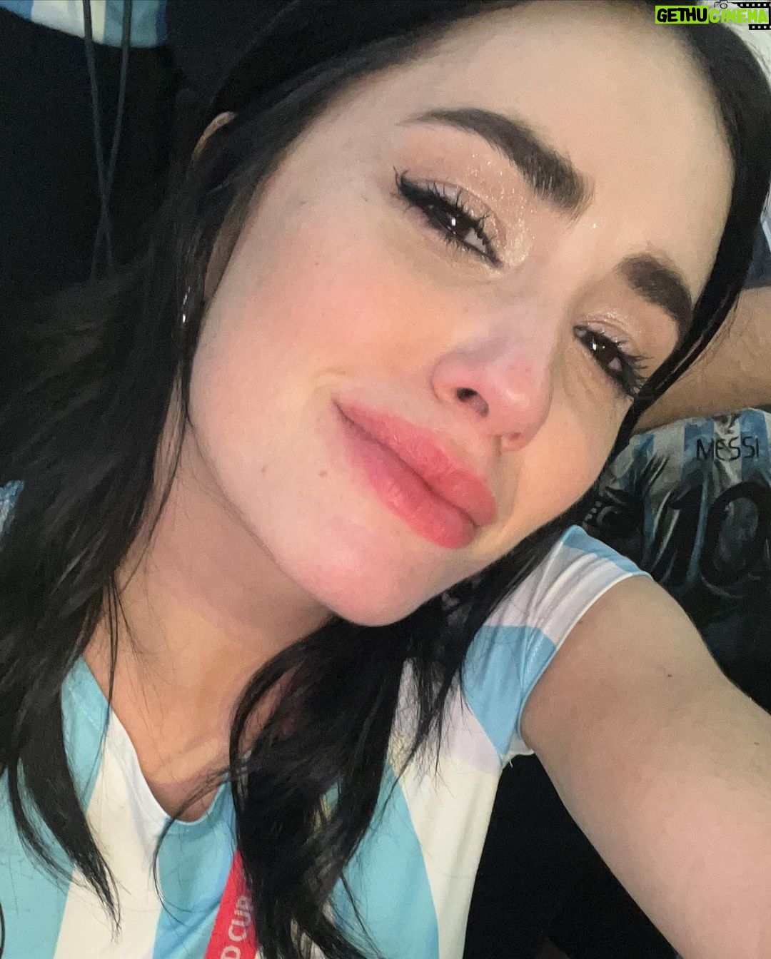 Lali Espósito - 597K Likes - Un año de este día que nos atravesó para siempre!
Nuestro pueblo unido y emocionado.
Que privilegio haber vivido esto. Que privilegio entonar un pedazo de nuestro himno en ese día histórico!
Un tatuaje en el alma de una sensación imposible de poner en palabras🤍
CORONADOS DE GLORIA VIVAMOS🇦🇷
