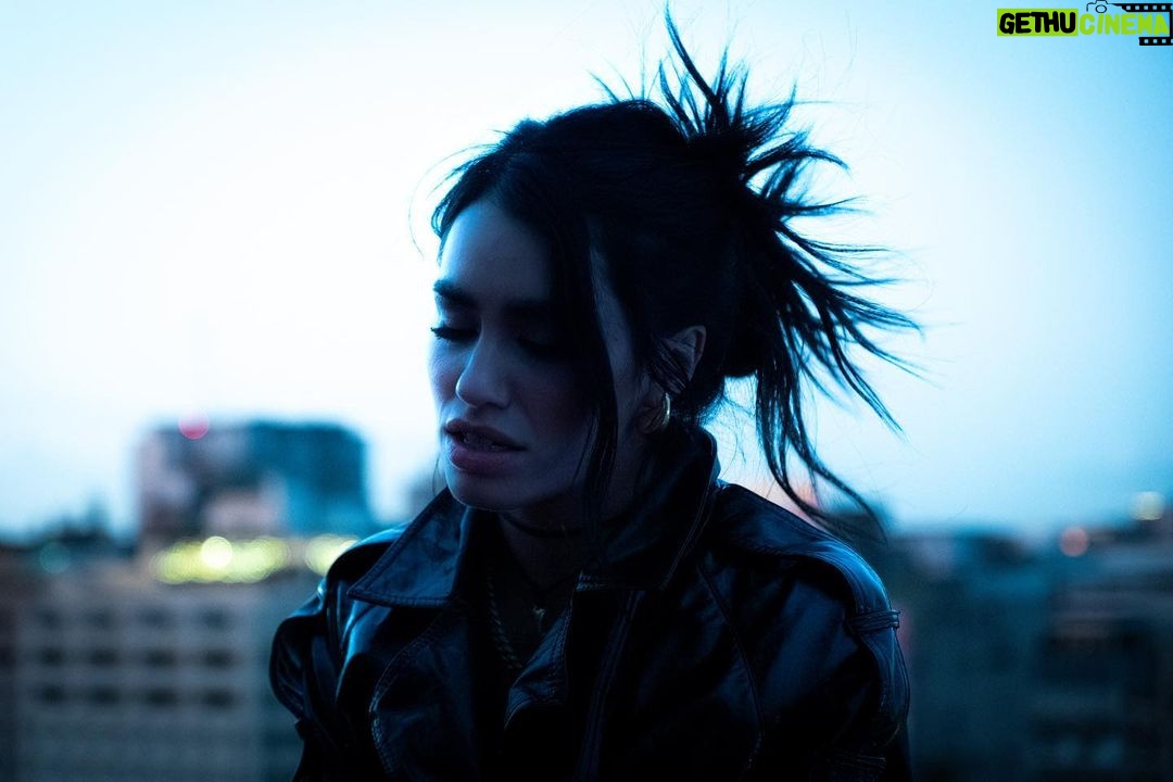 Lali Espósito Instagram - Ya no me acuerdo como era Ser yo Para amarte como quisiera...🤍 •CORAZÓN PERDIDO• "Mi Fiesta" en mi canal de YouTube bbs ! GRACIAS @lanzanipeter te admiro y quiero profundamente! Gracias por Tu generosidad y tu alma al servicio de esta pieza tan importante para mi! #LALIDELUXE Buenos Aires, Argentina