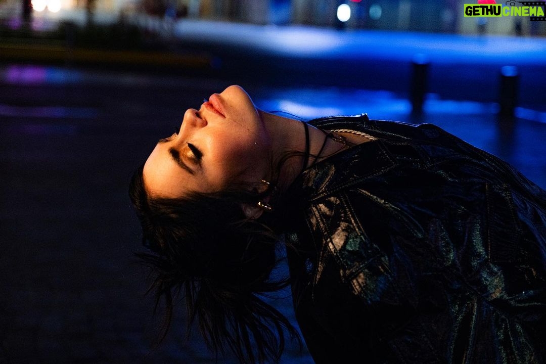 Lali Espósito Instagram - Ya no me acuerdo como era Ser yo Para amarte como quisiera...🤍 •CORAZÓN PERDIDO• "Mi Fiesta" en mi canal de YouTube bbs ! GRACIAS @lanzanipeter te admiro y quiero profundamente! Gracias por Tu generosidad y tu alma al servicio de esta pieza tan importante para mi! #LALIDELUXE Buenos Aires, Argentina