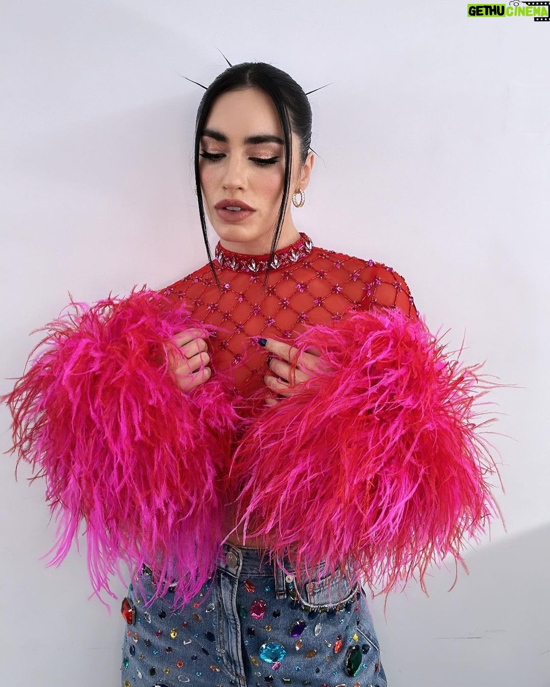 Lali Esp贸sito Instagram - El placer de hacer exacto lo incorrecto馃┓
